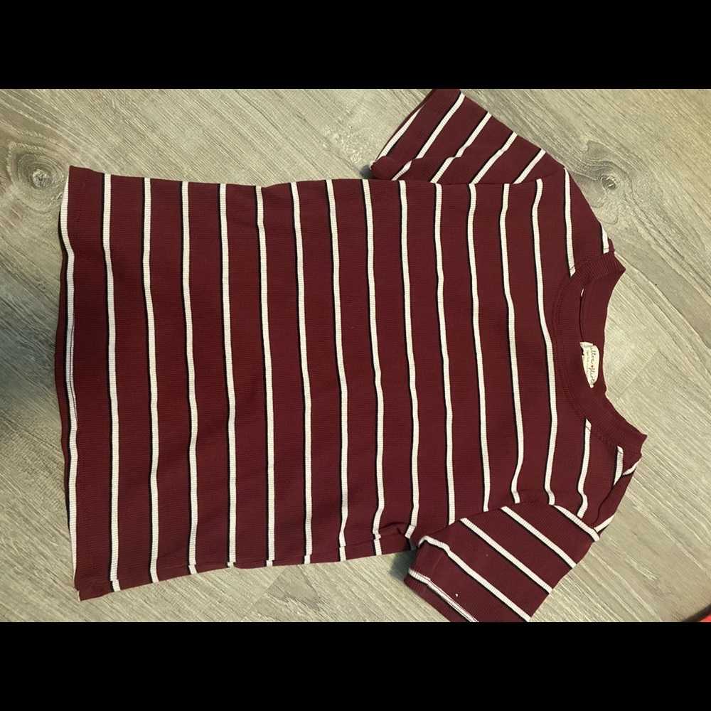 NWOT Juniors Striped t-shirt